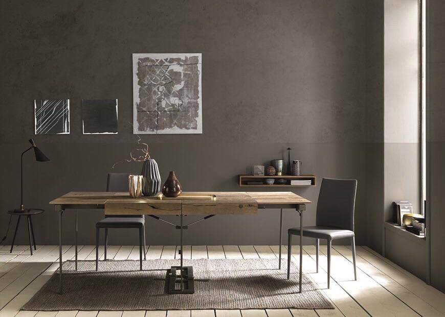 Delta expandable console 