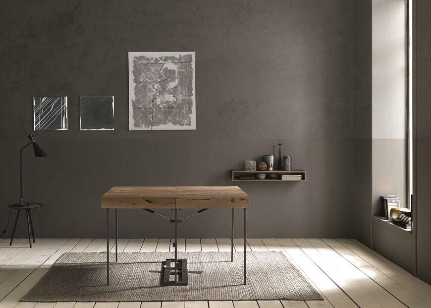 Delta extendable console 