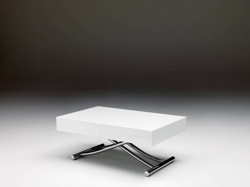 Box raising coffee to dining table 