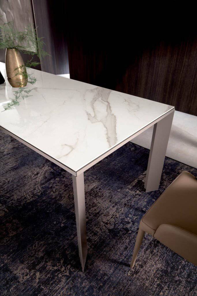 Metro, Extendable dining table 