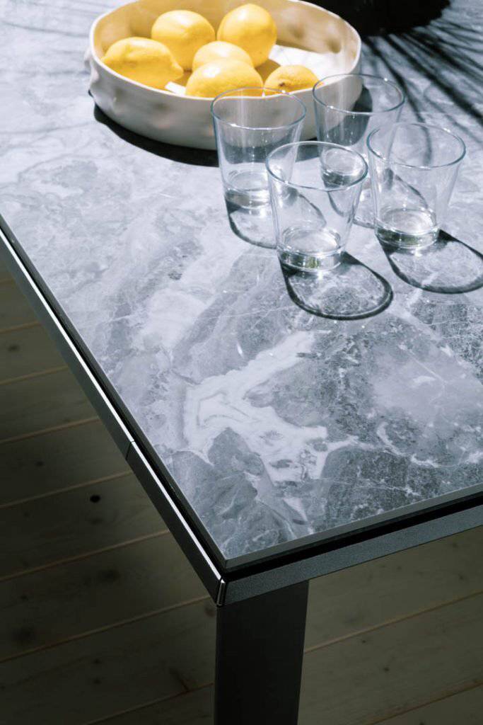 Metro, Extendable dining table 