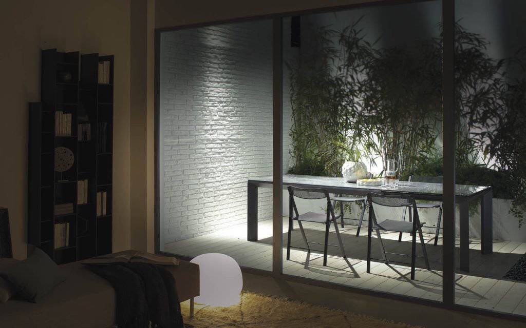Metro, Extendable dining table 