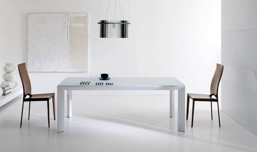 Metro, Extendable dining table 