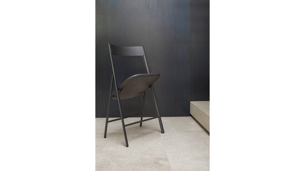 Joe folding chair, Seating 