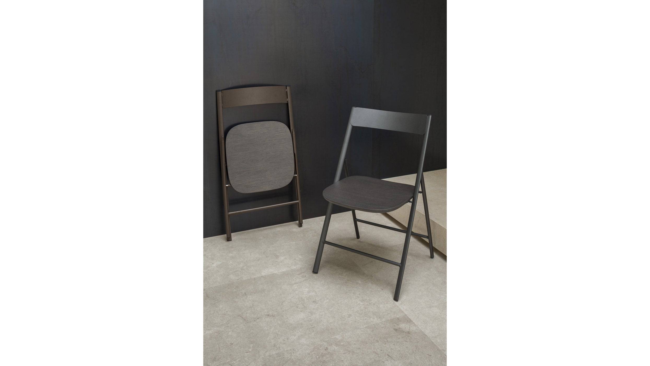 Joe folding chair, Seating 