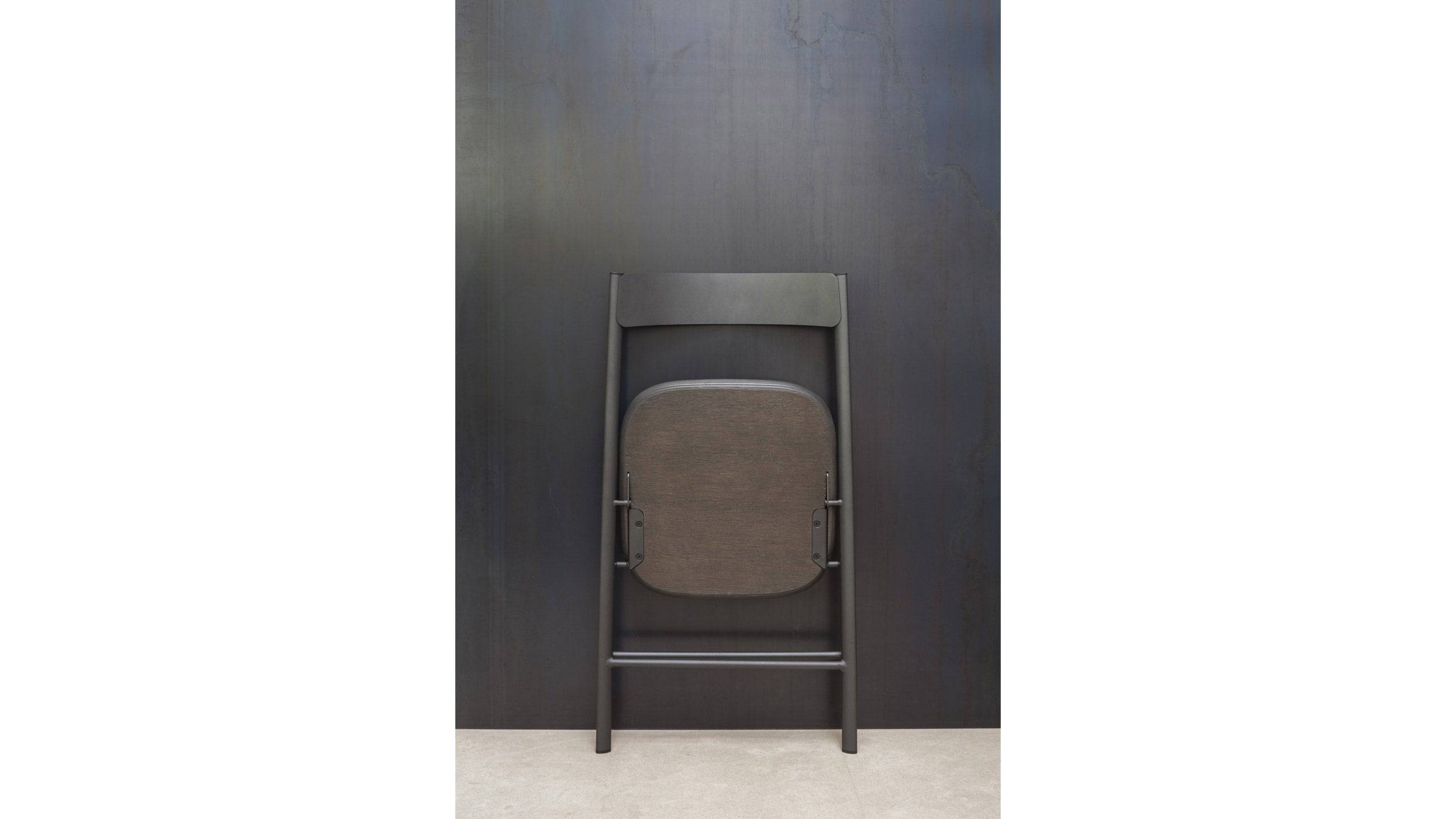 Joe folding chair, Seating