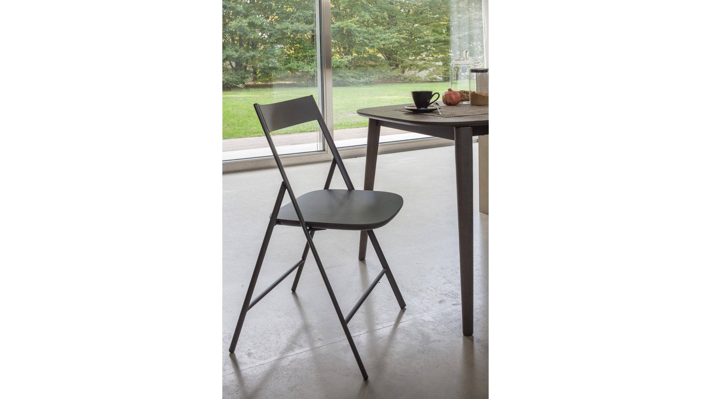 Joe folding chair, Seating 