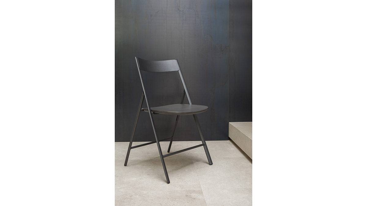 Joe folding chair, Seating 